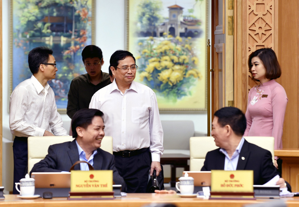 Prime Minister Pham Minh Chinh talked with deputies at the meeting (Source: VGP)