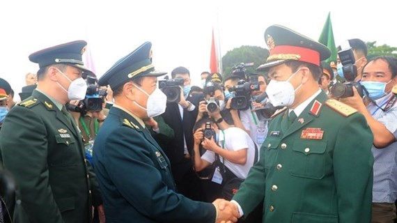 Vice Secretary of the Central Military Commission and Defence Minister Sen. Lieut. Gen Phan Van Giang (R) and Chinese State Councillor and Defence Minister Wei Fenghe (Photo: VNA)