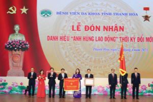 Vice President presents “Labour Hero in Renewal Period” title to Thanh Hoa General Hospital