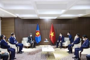 Vietnam tightens solidarity with ASEAN member countries