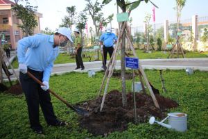 Ho Chi Minh City leaders plant trees to mark Uncle Ho’s birth